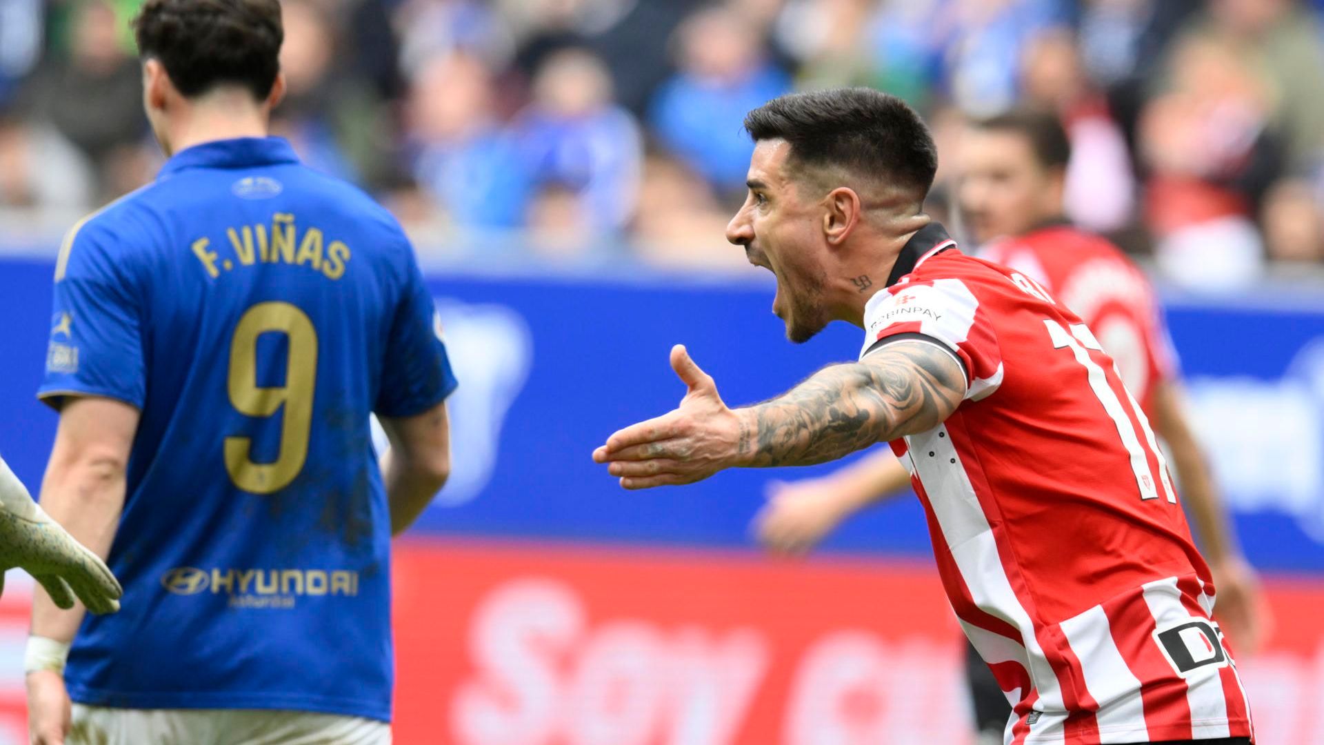 Protesta de Yuri Berchiche ante el Oviedo en el Tartiere