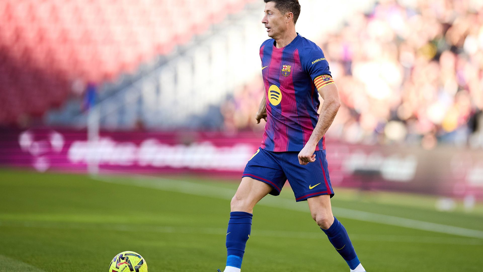 Robert Lewandowski, en el Camp Nou Robert Lewandowski, en el Camp Nou