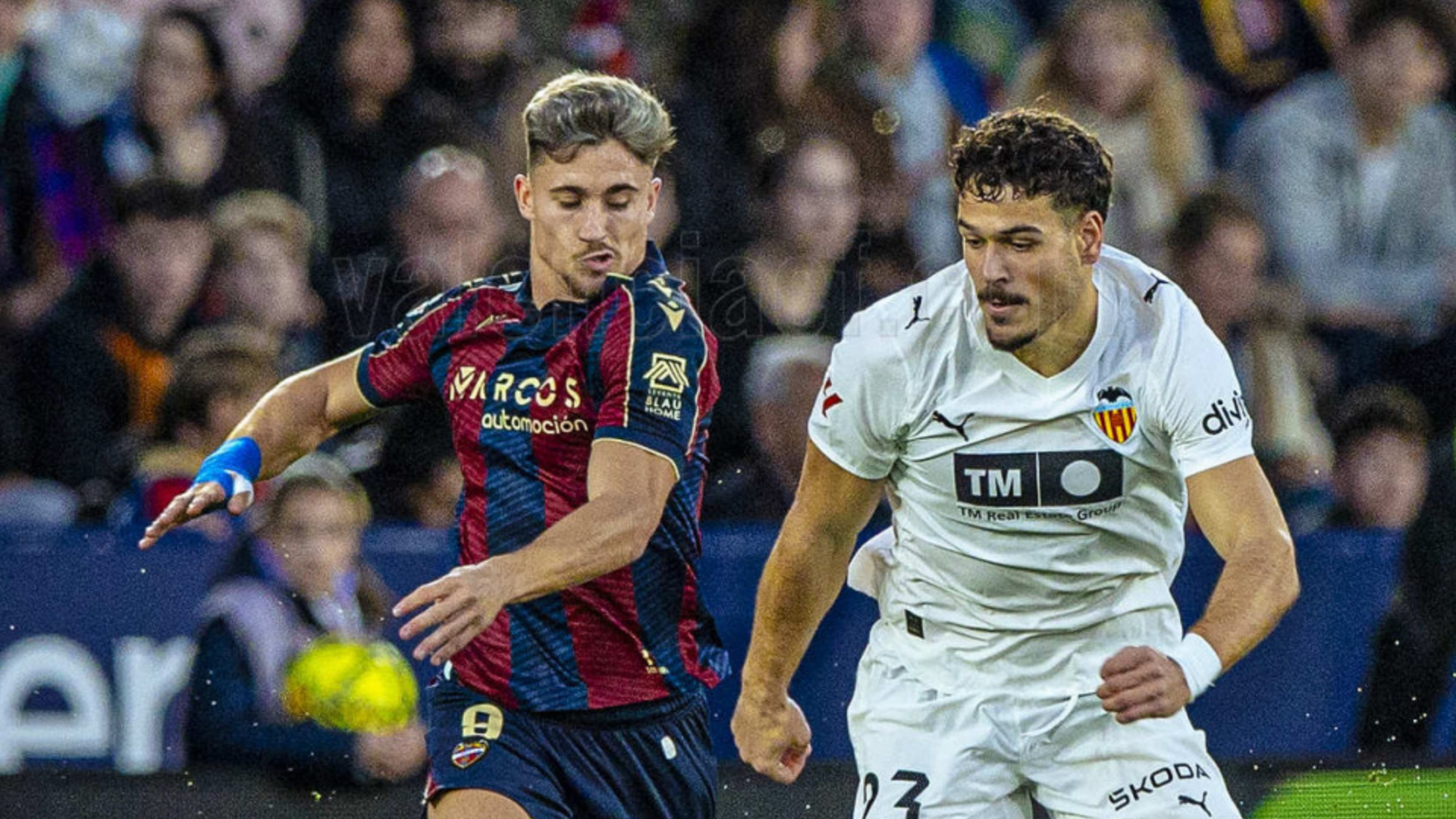 Romero y Ugrinic en el derbi Levante - Valencia CF