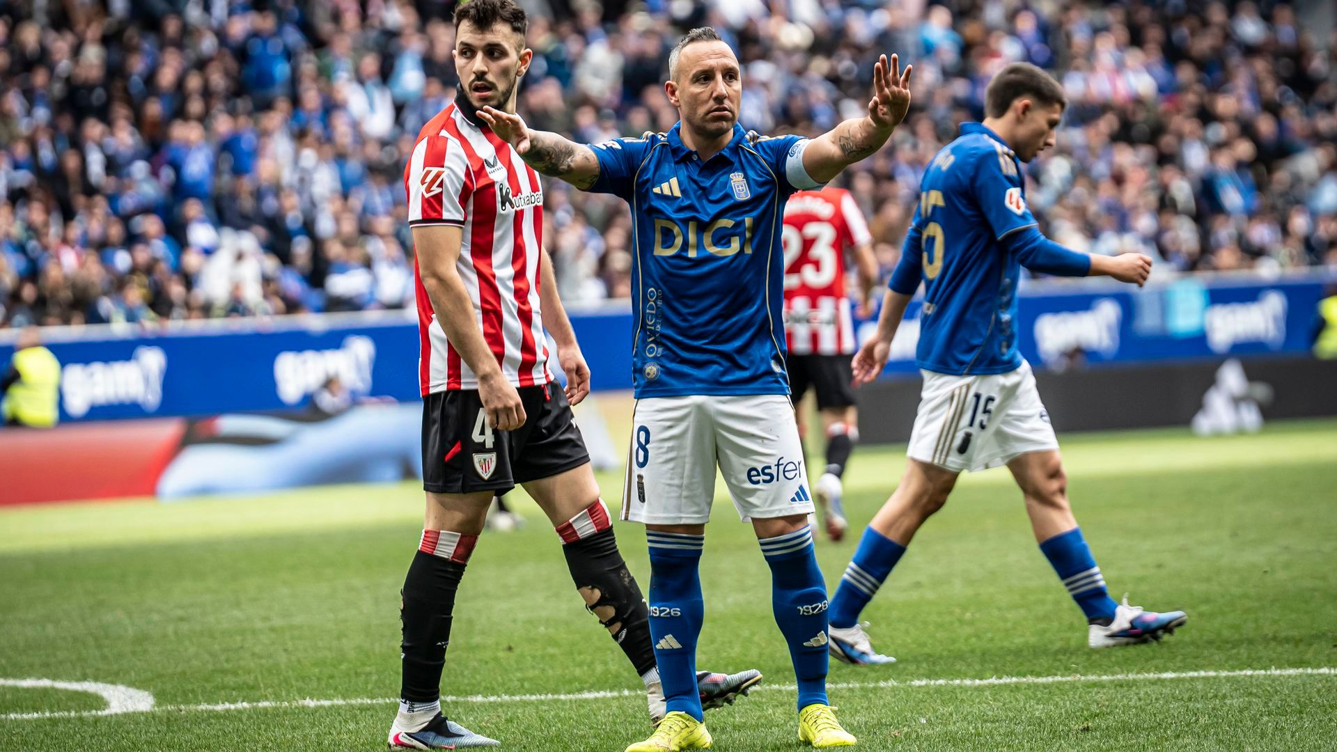 Santi Cazorla, durante el Real Oviedo - Athletic. Santi Cazorla, durante el Real Oviedo - Athletic.