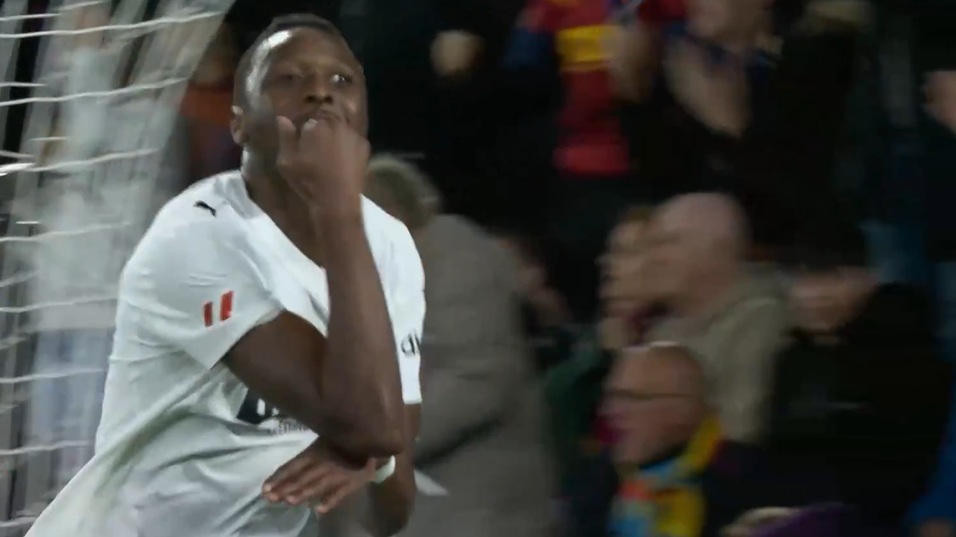 Umar Sadiq celebrando el gol ante el Levante