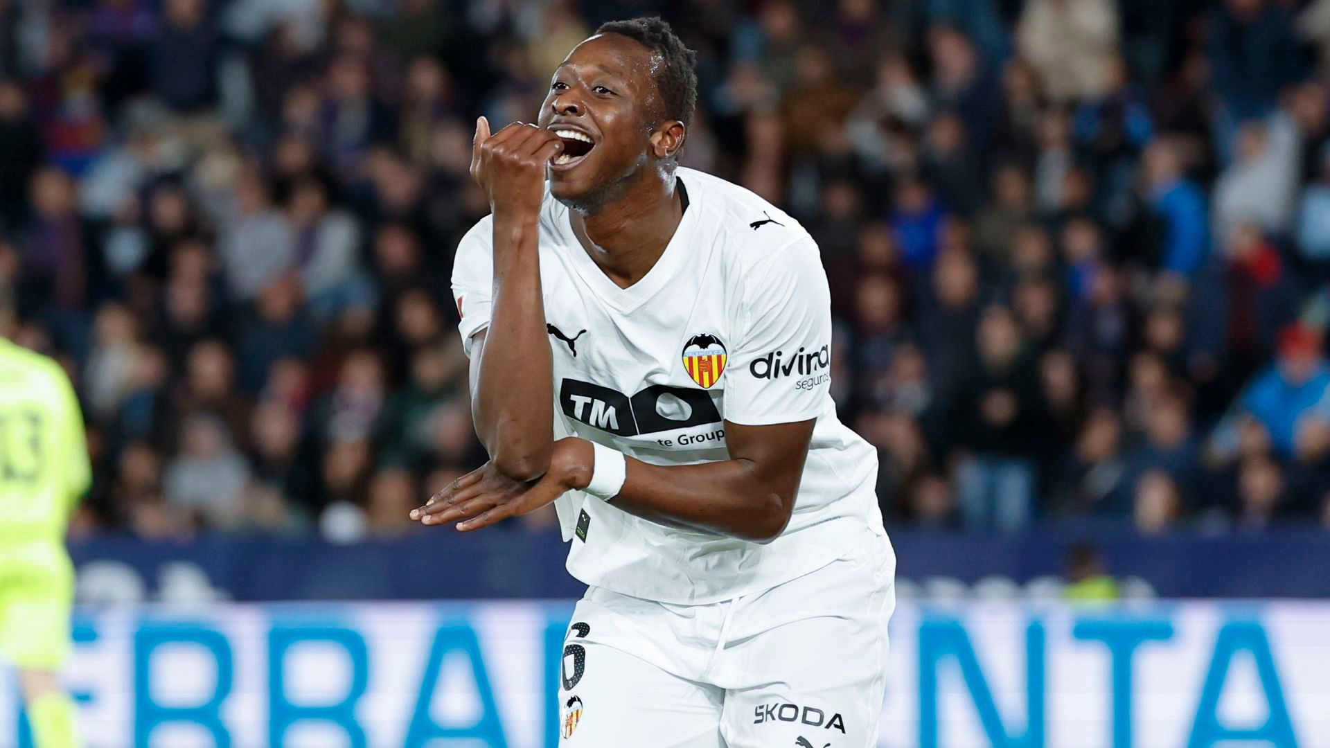 Umar Sadiq celebrando el gol ante el Levante Umar Sadiq celebrando el gol ante el Levante
