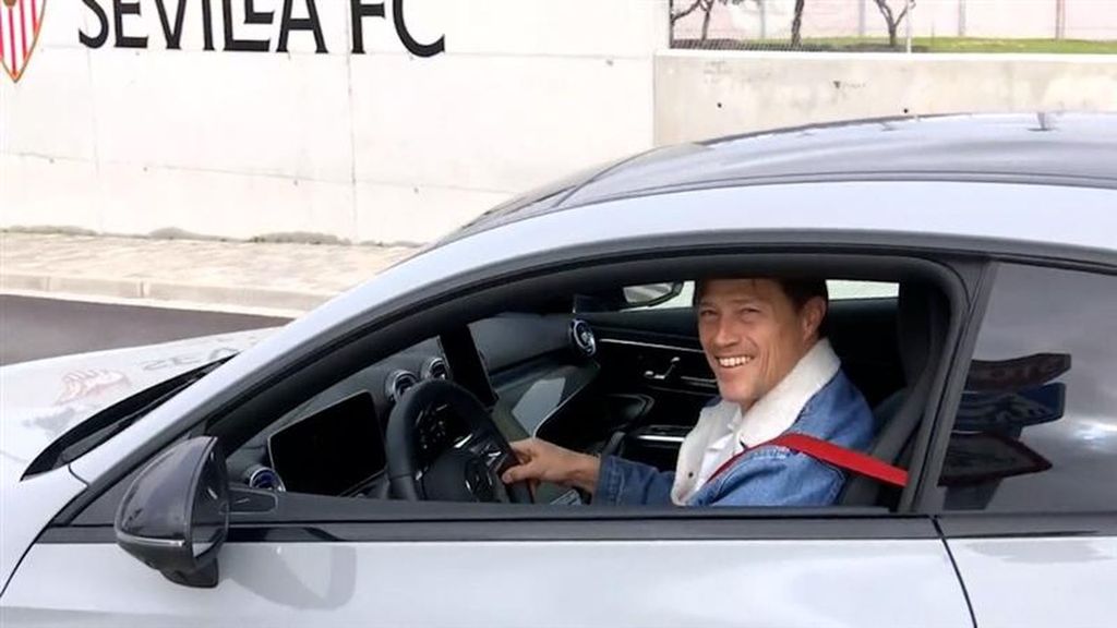 Almeyda, a su llegada a la ciudad deportiva tras su expulsión en el Sevilla-Alavés