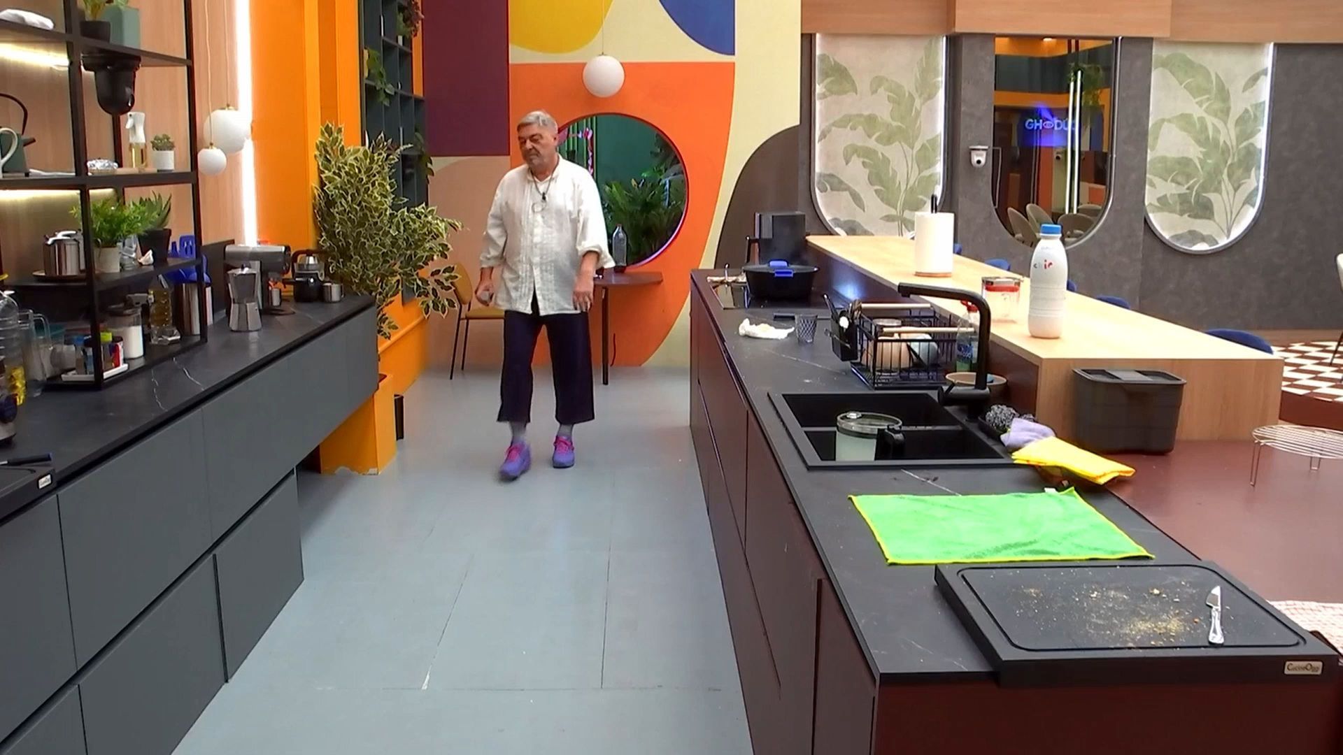 Antonio Canales en la cocina de la casa