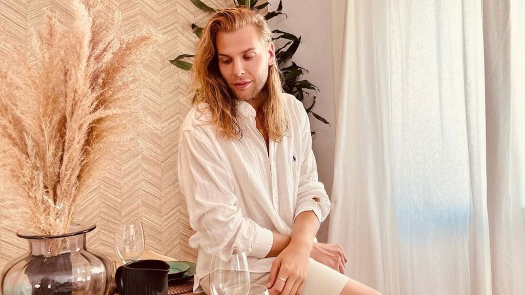 Eduardo Navarrete abre las puertas de su casa de estilo moderno en Madrid