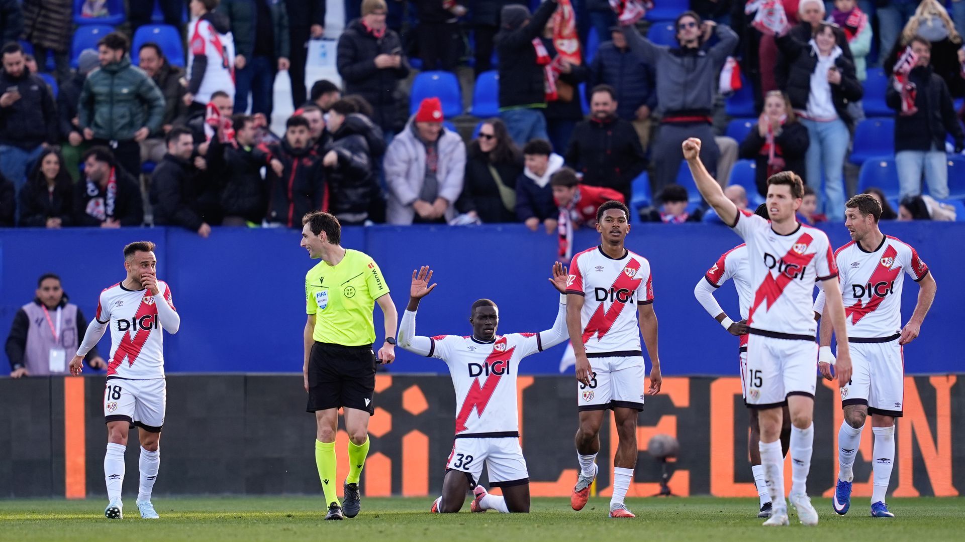 El Rayo celebrando un gol en Butarque