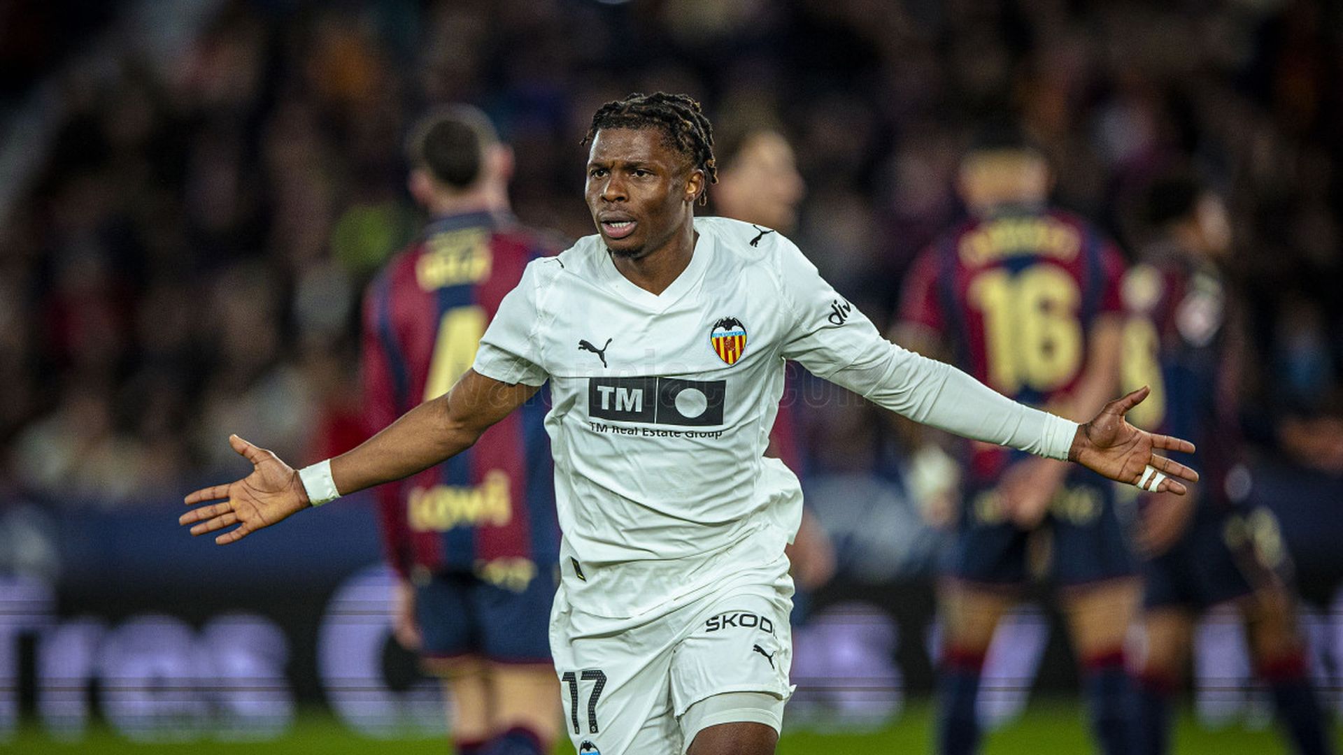 Gol de Ramazani en el derbi