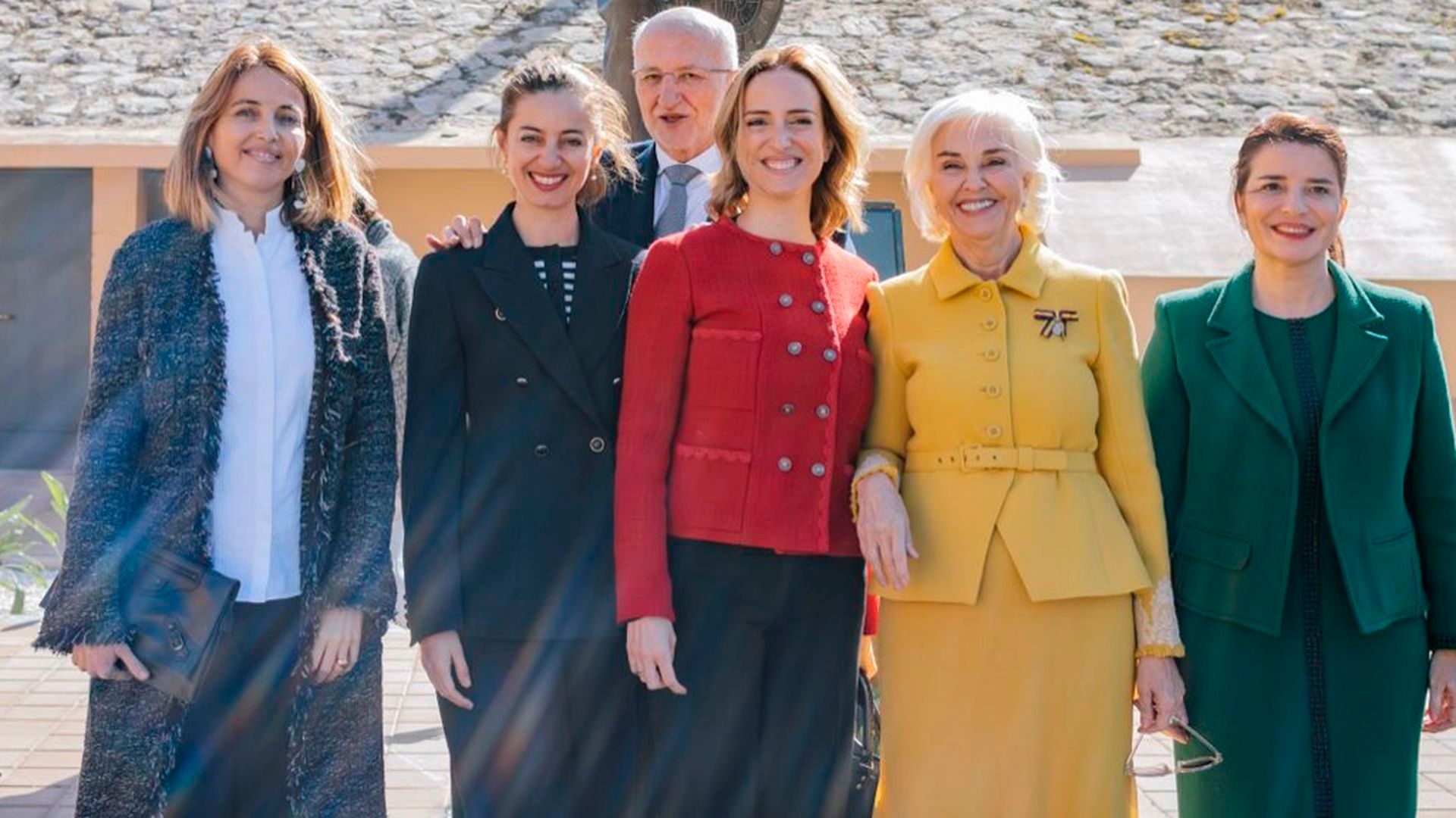 Hortensia, Carolina, Amparo y Juana Roig Herrero, hijas de Juan Roig, en un acto con sus padres