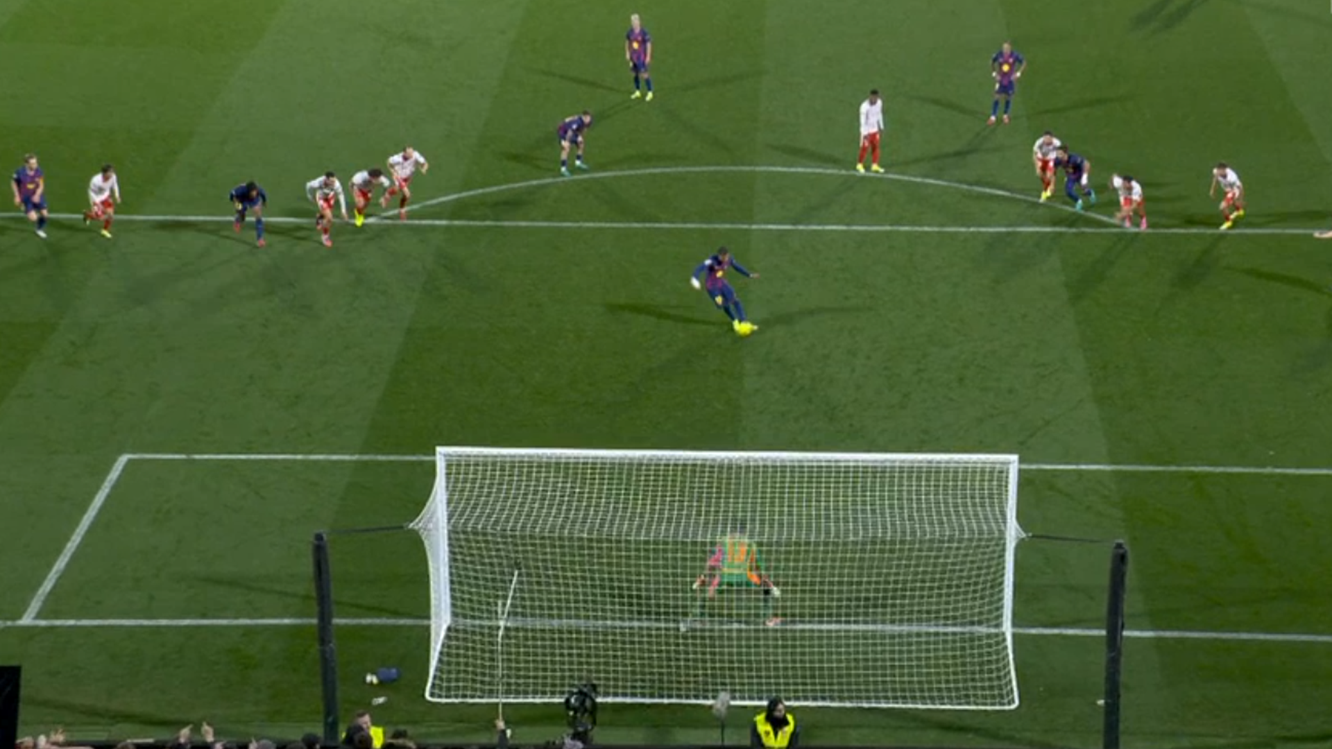 La posición de los jugadores en el lanzamiento de Lamine Yamal La posición de los jugadores en el lanzamiento de Lamine Yamal