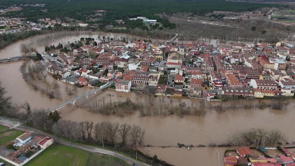 Las impactantes imágenes a vista de dron de la crecida del río Duero en Tudela, Valladolid
