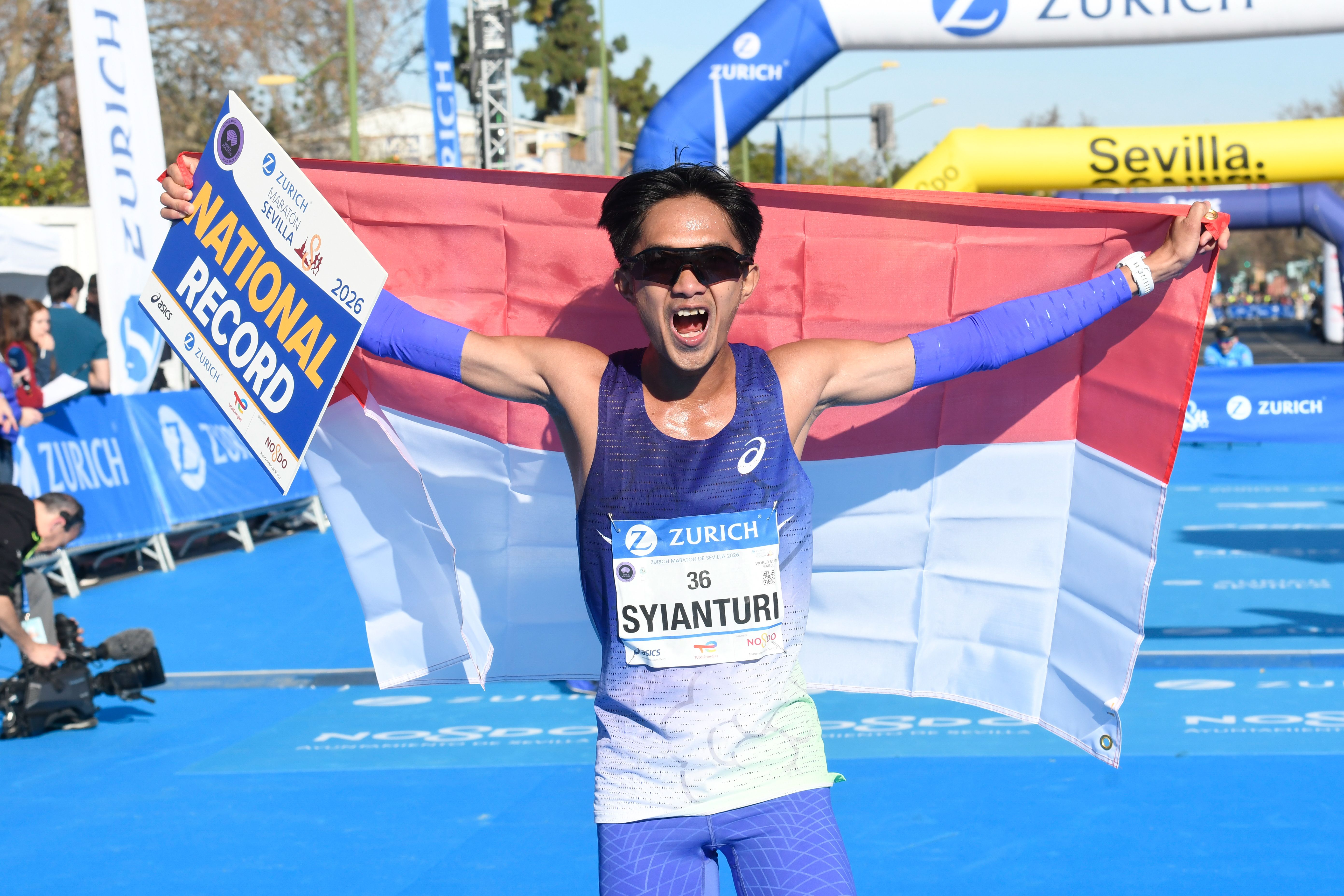 Mejores imágenes de la Zurich Maratón de Sevilla