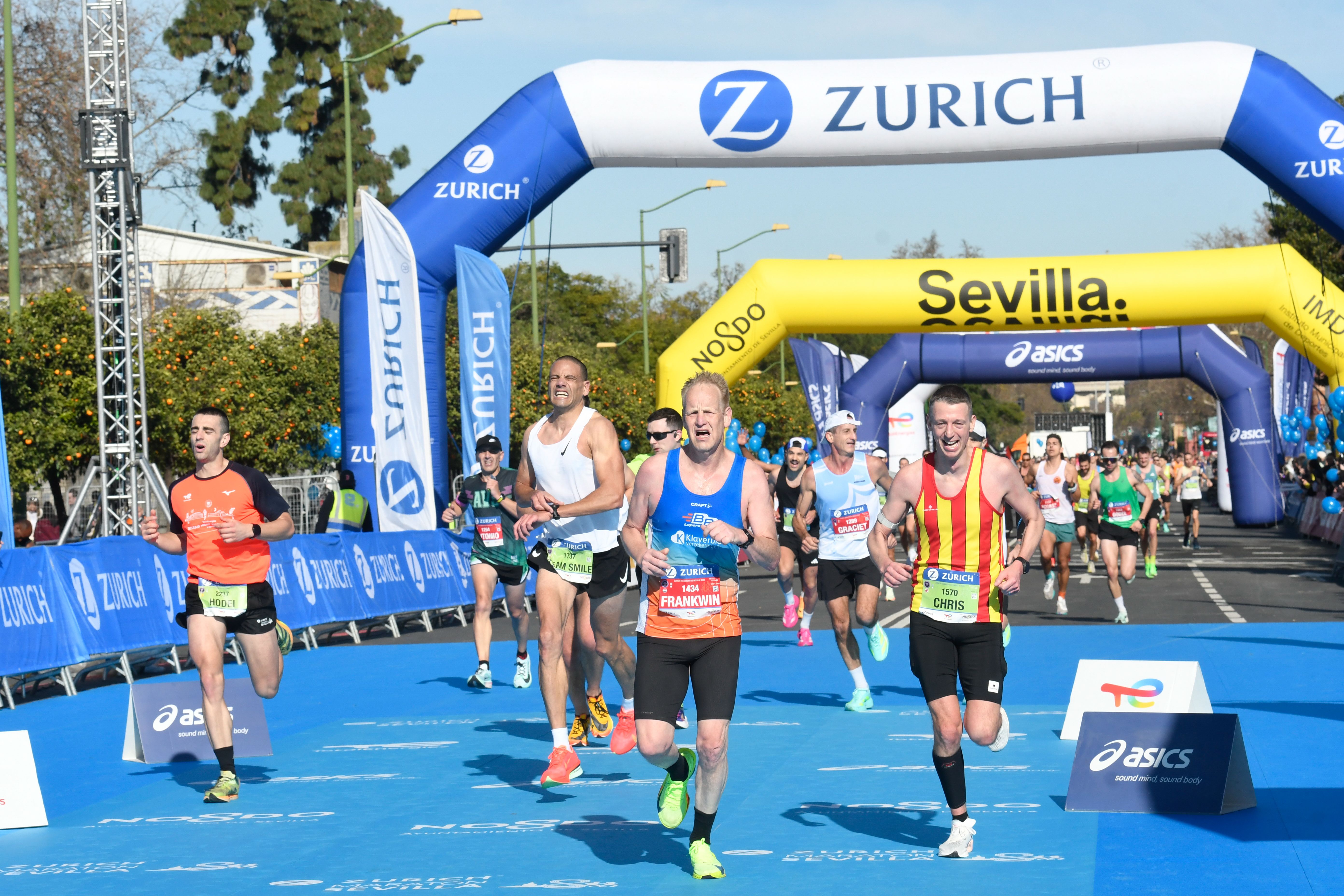 Mejores imágenes de la Zurich Maratón de Sevilla