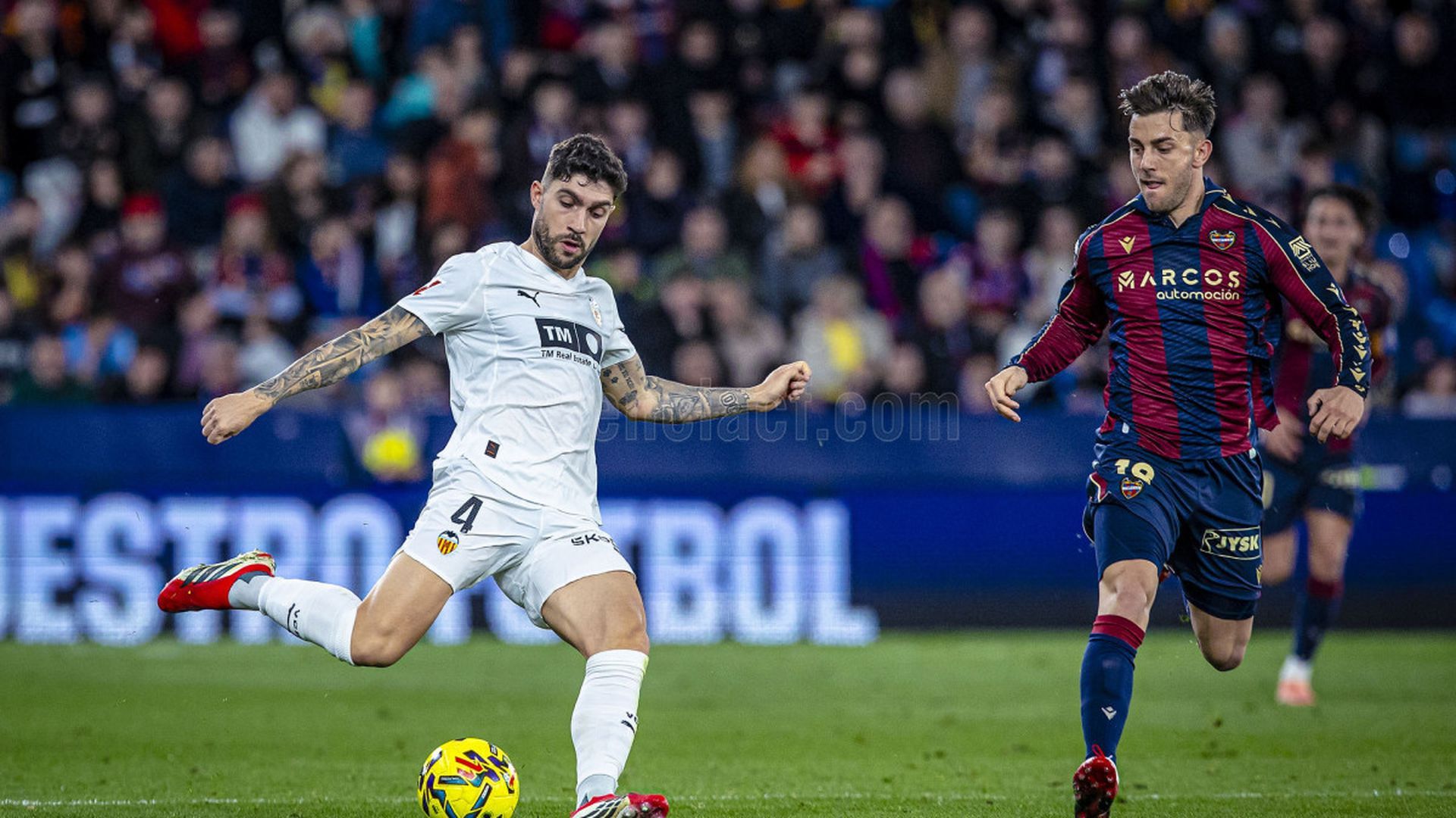 Unai Núñez ante el Levante UD