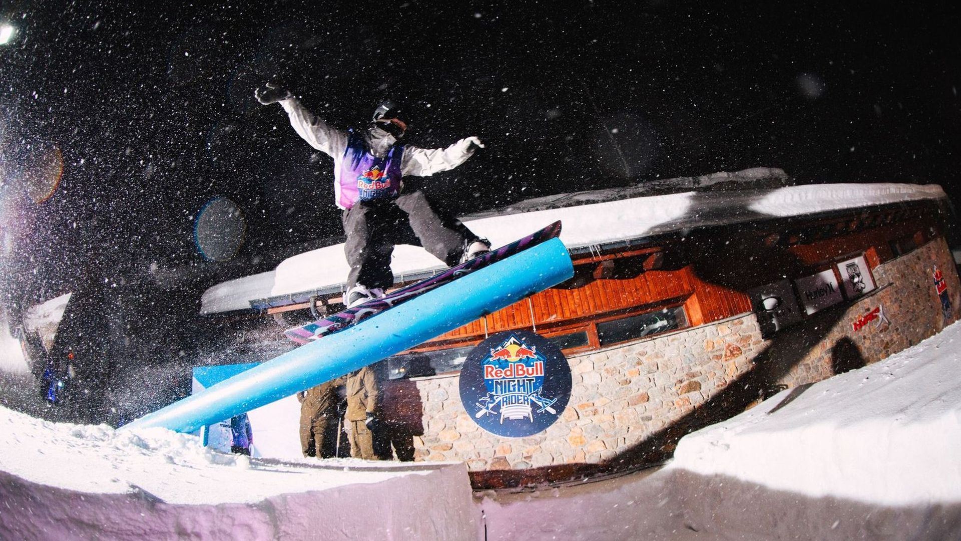 Uno de los saltos en la Red Bull Night Rider