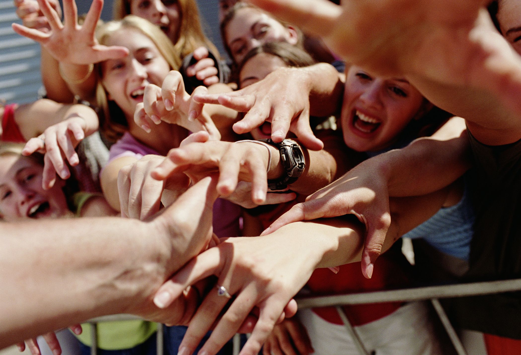 Estar bien hidratados puede prevenir bajadas de tensión en las aglomeraciones de los conciertos.