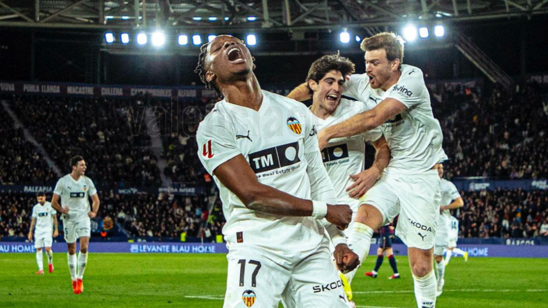 Gol de Ramazani en el derbi