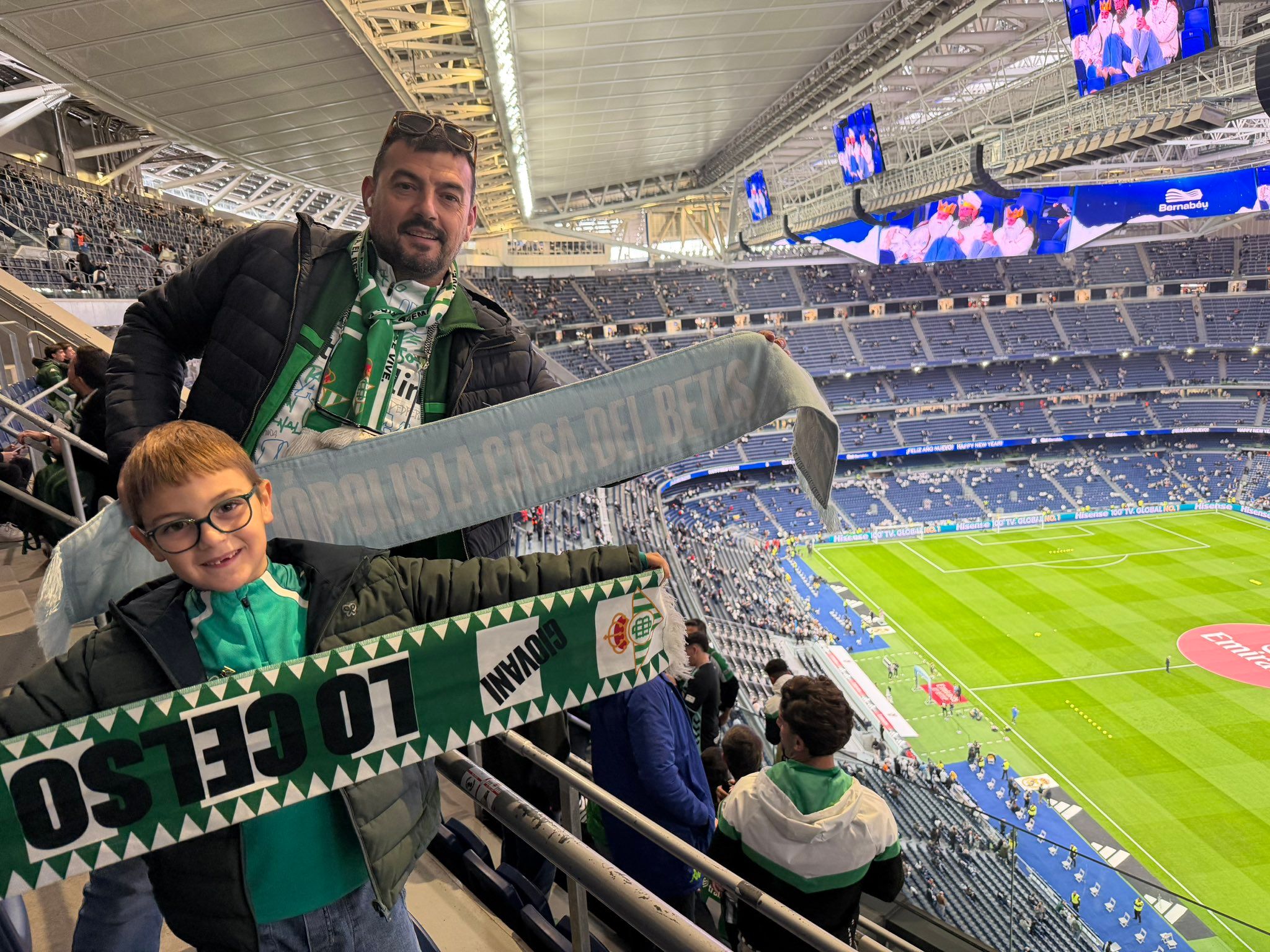 Guille y su padre, en el Santiago Bernabéu