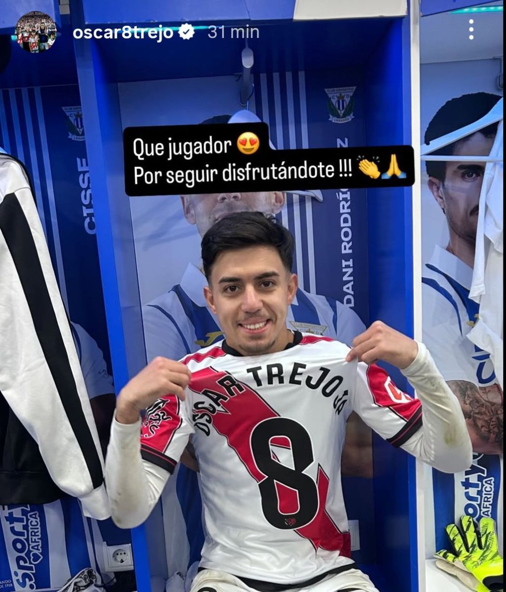 Ilias con la camiseta de Trejo