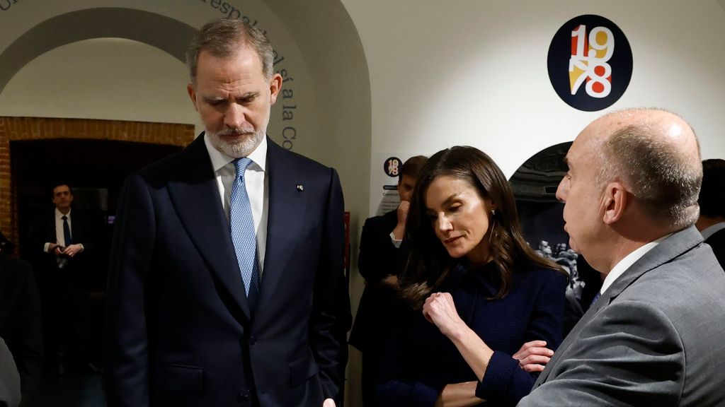 El tierno gesto de los reyes Felipe y Letizia con su hija Leonor, ausente en el acto de la Constitución, que ha pasado desapercibido