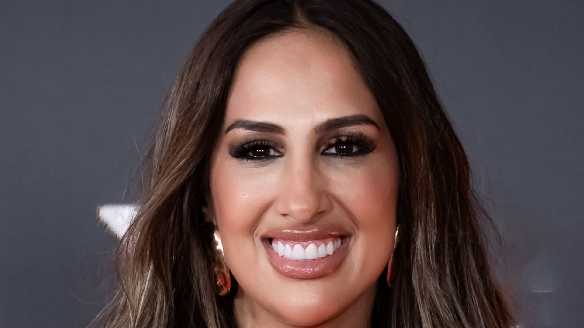 Noemí Salazar cierra un parque de bolas y lo llena de superhéroes por el cumpleaños de su hijo