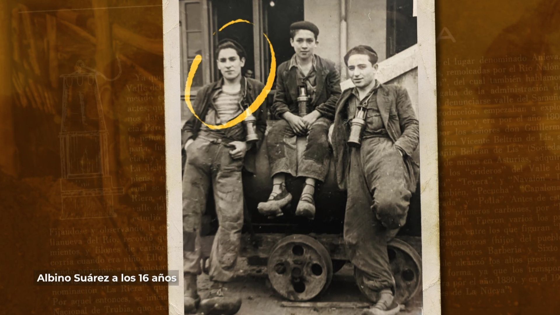 Albino Suárez a los 16 años, en una imagen rescatada por 'Cuarto milenio'