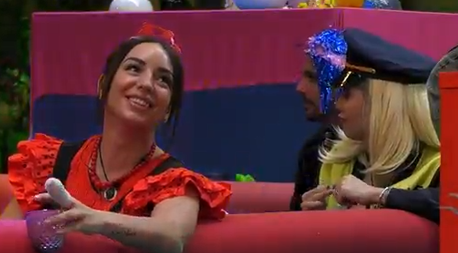 Anita, al lado de Gloria