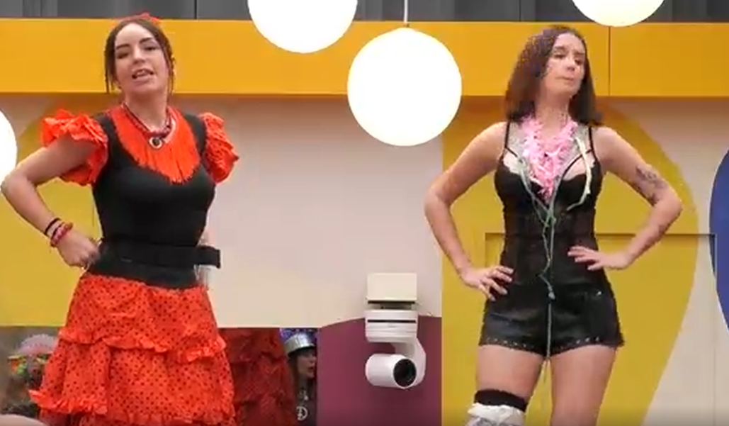 Anita y Sandra, bailando