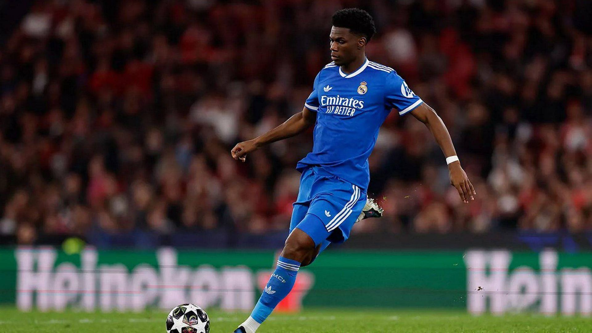 Aurelien Tchouaméni durante el partido contra el Benfica