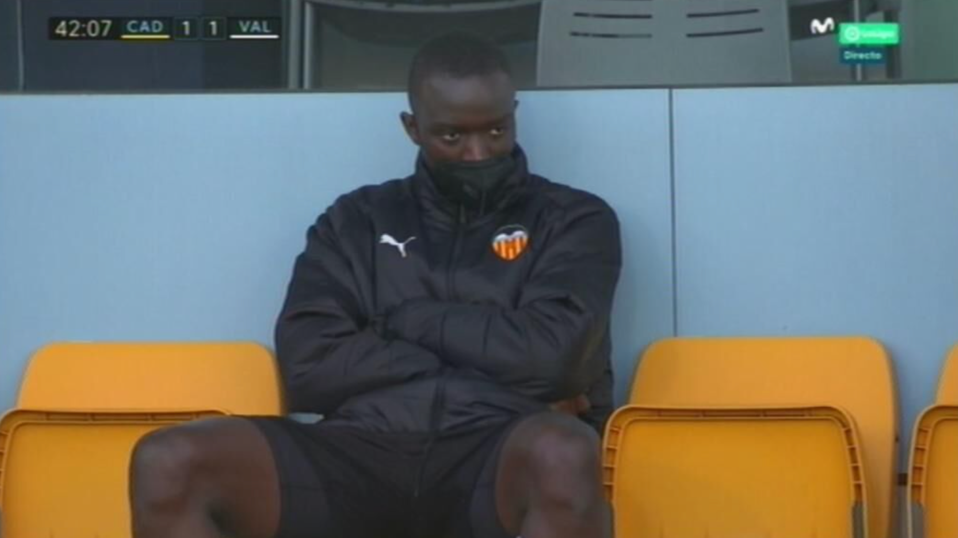 Diakhaby en la grada en el Cádiz - Valencia