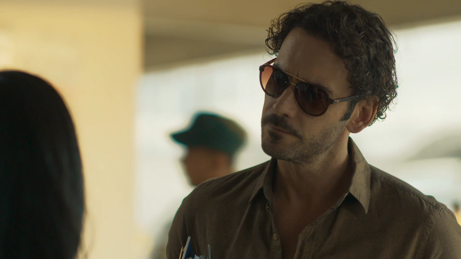 Don Iván impide que los documentos que le comprometen caigan en manos de su familia