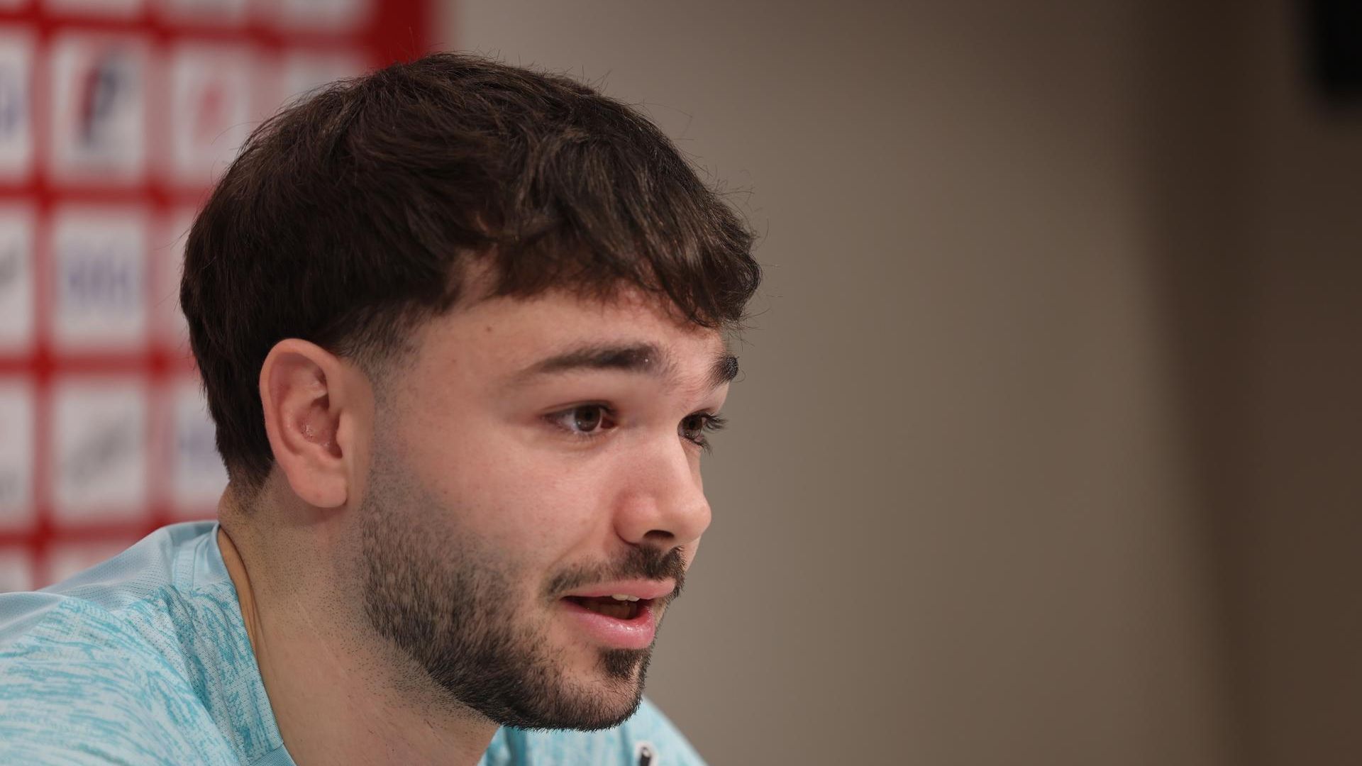 El central Unai Egiluz comparece ante la prensa en Lezama