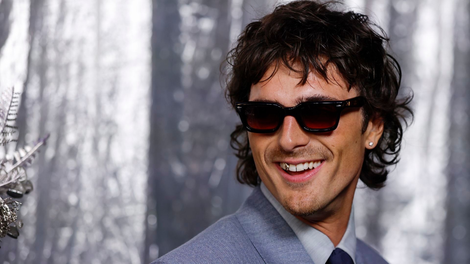 El grillz de Jacob Elordi