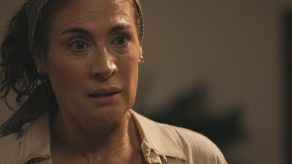 En 'Café con aroma de mujer', Doña Julia echa a Gaviota y a su madre de la hacienda