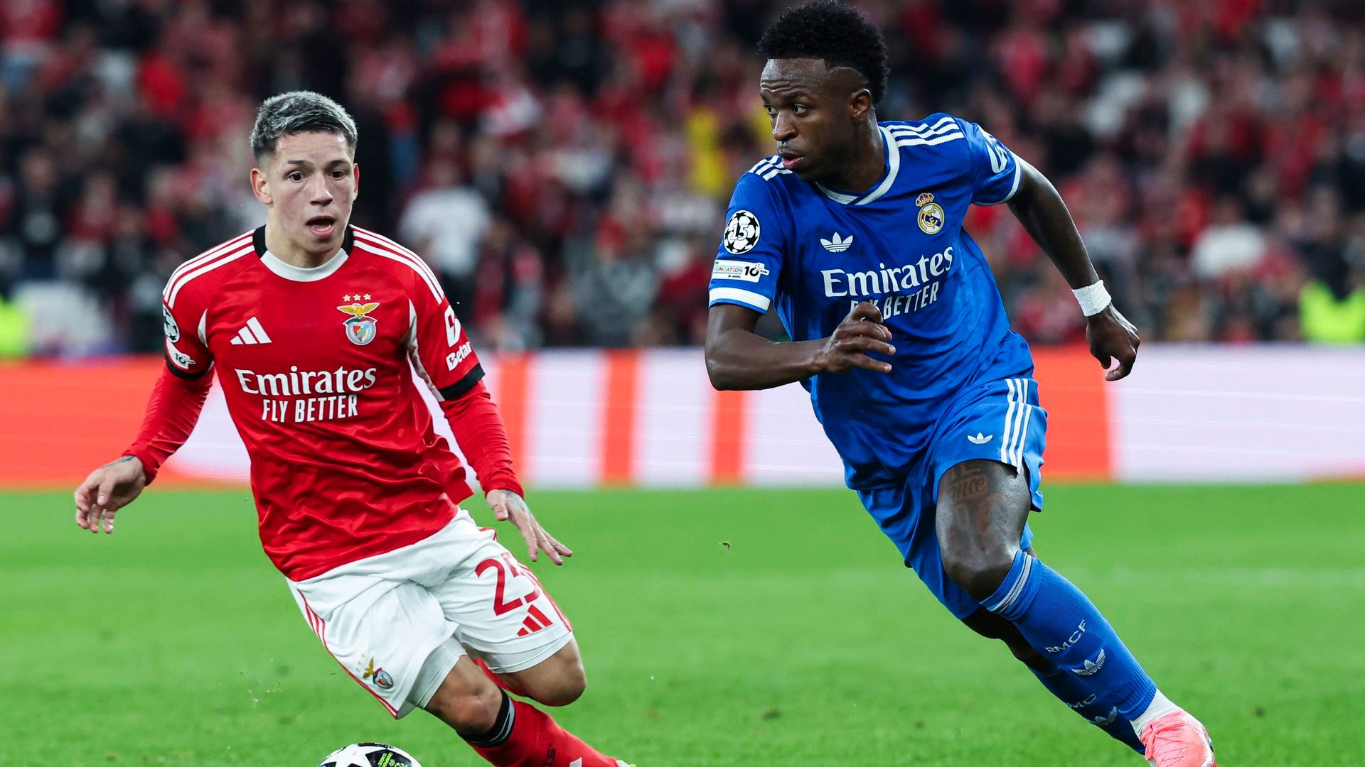 Gianluca Prestianni y Vinicius Jr en el Benfica - Real Madrid