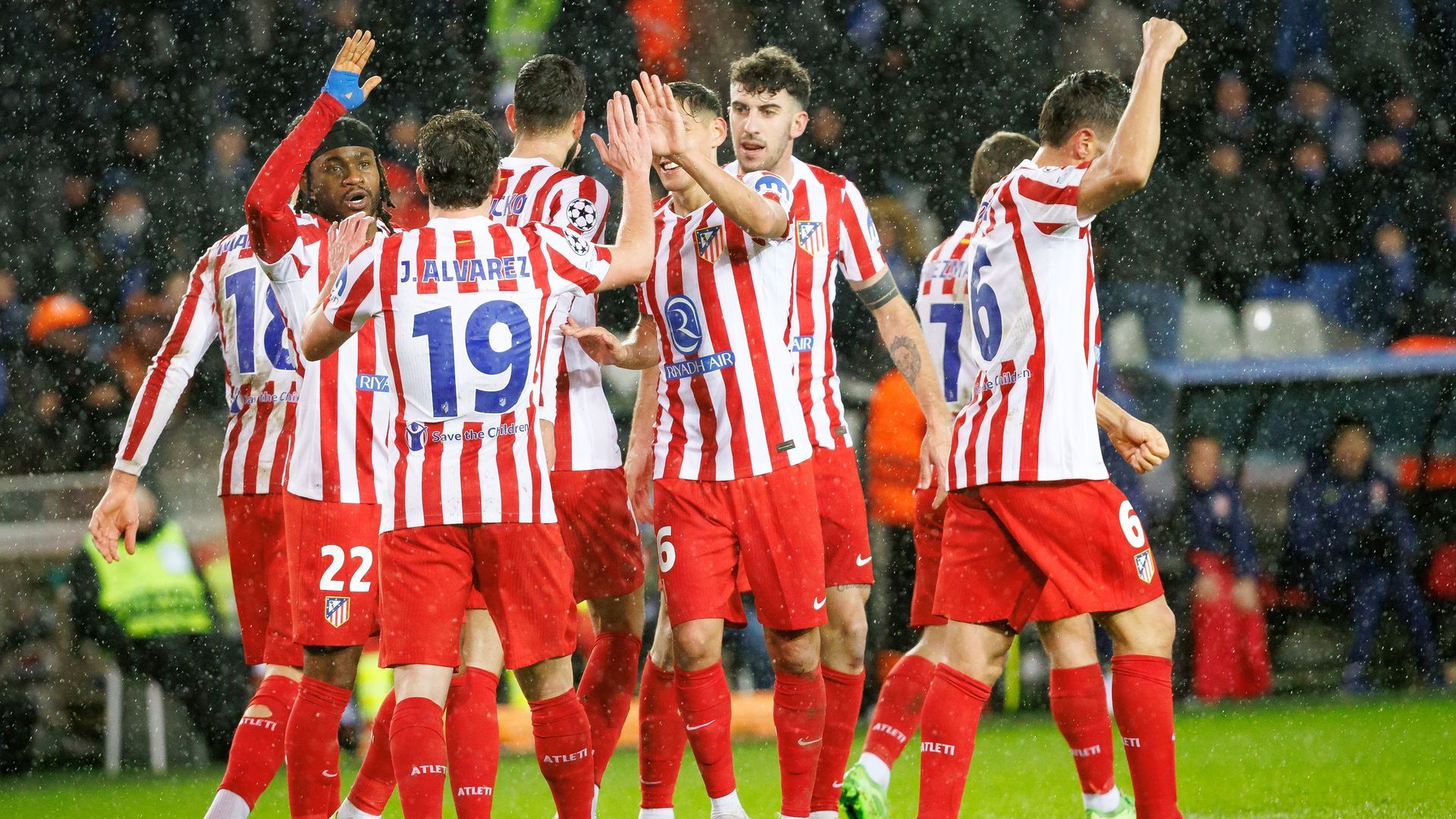 Julián Álvarez celebrando su gol contra el Brujas