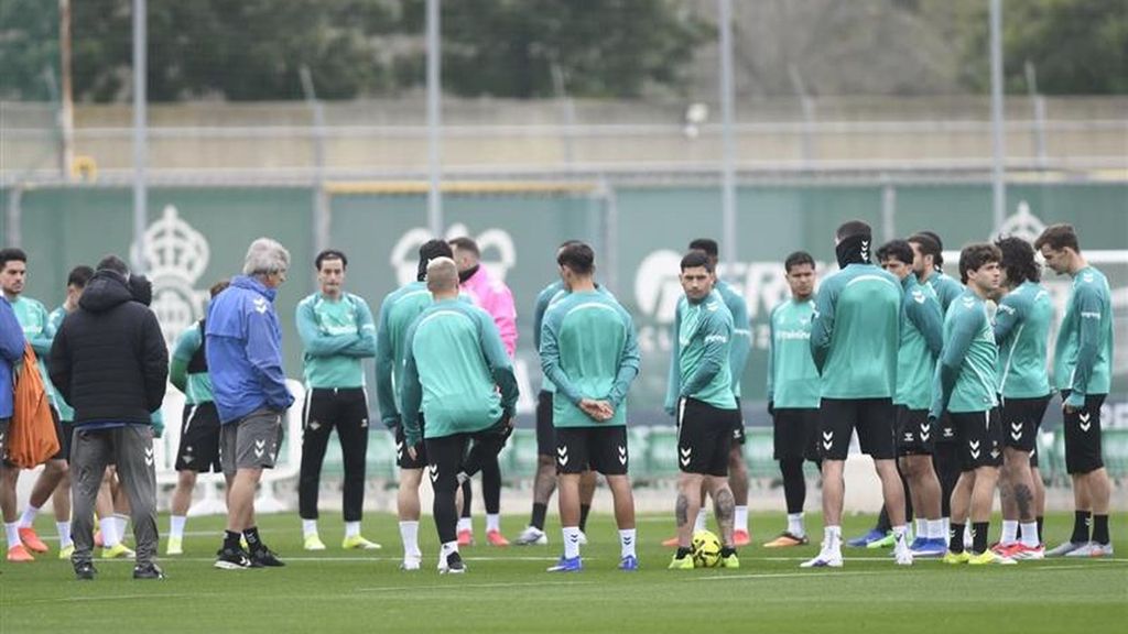 Entrenamiento del Betis con Bellerín
