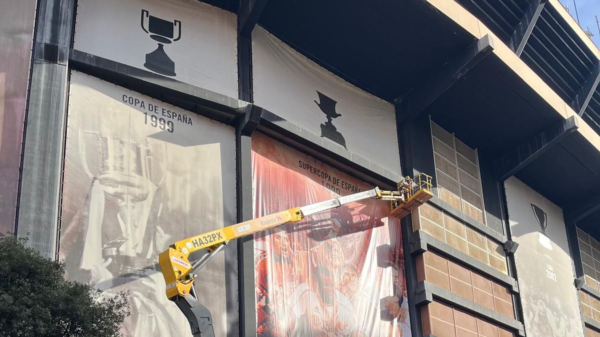 Lona de Mestalla reparada