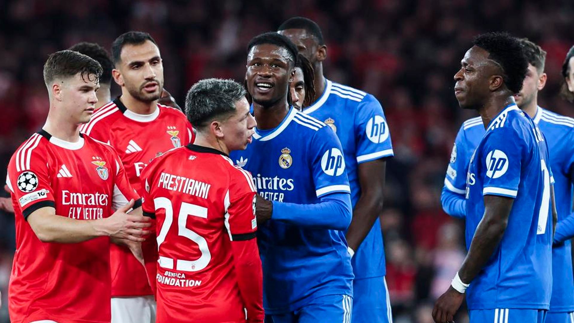 Prestianni junto a Vinicius Prestianni junto a Vinicius