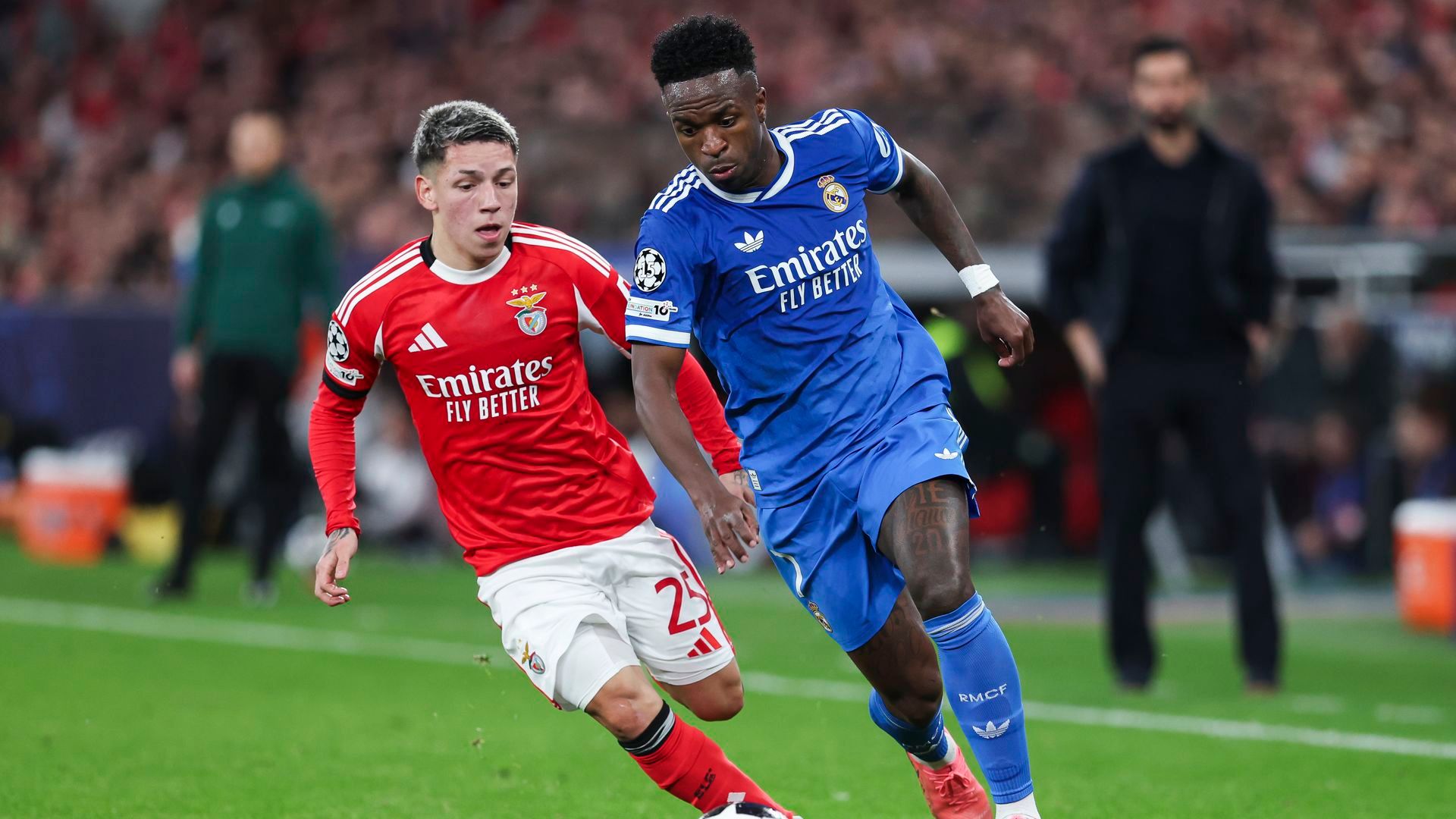 Prestianni y Vinicius durante el partido