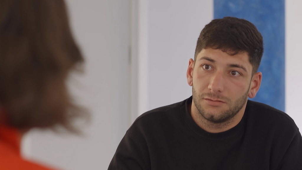 Salió de las drogas, superó cinco intentos de suicidio y ahora ayuda a adolescentes: "Los profesores me tenían miedo"