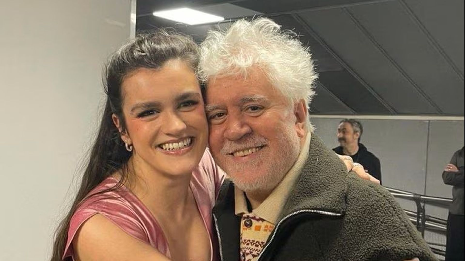 Amaia Romero y Pedro Almodóvar
