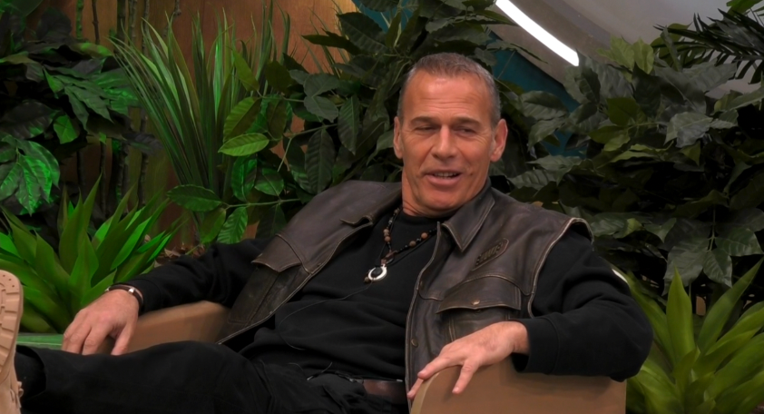 Carlos hablando de volver a casa