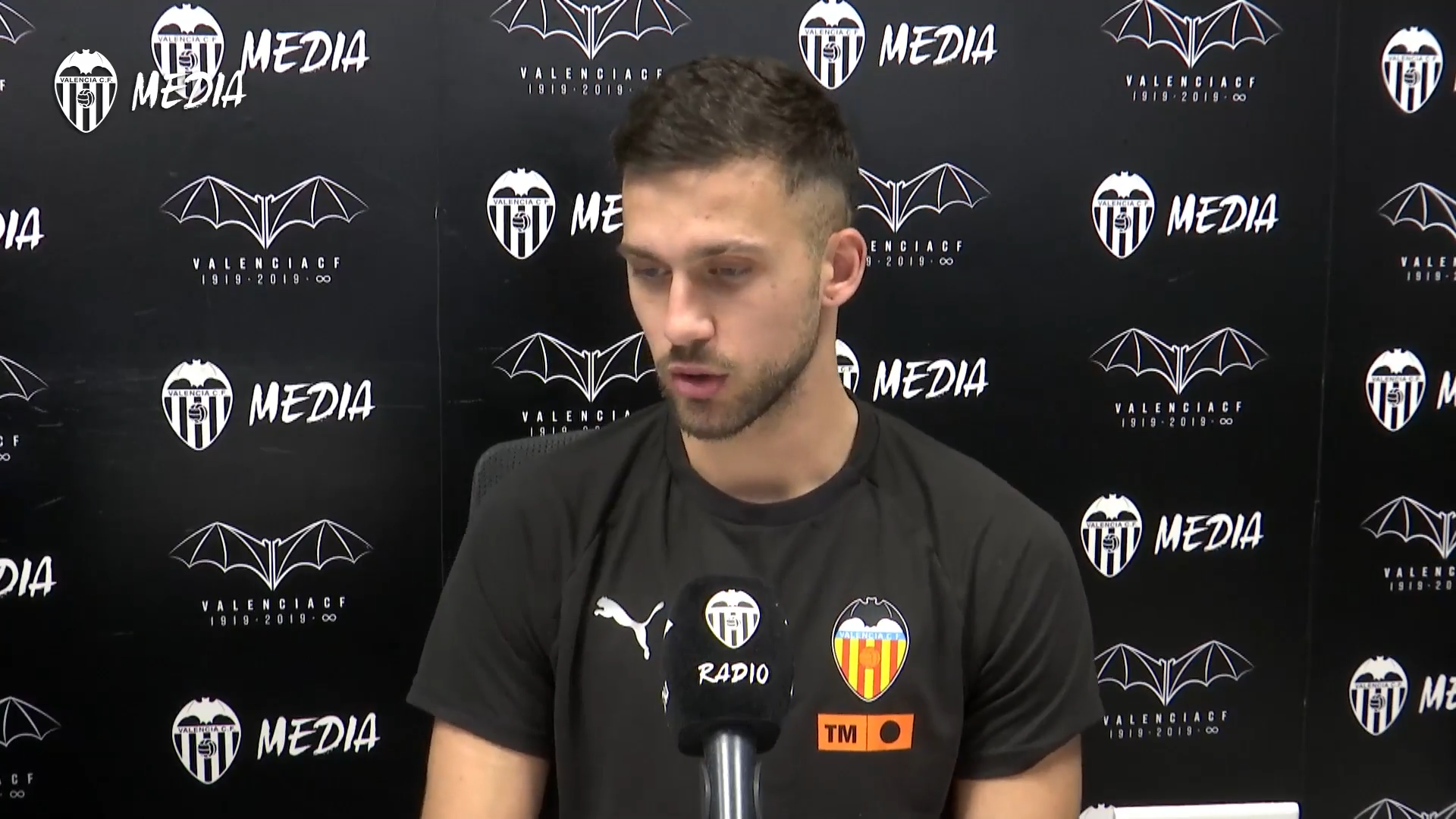 Copete en sala de prensa