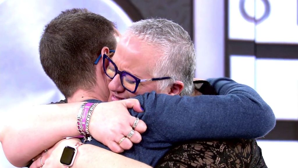 El emotivo y romántico homenaje de Juan Carlos a su mujer, diagnosticada con cáncer recientemente: "Voy a estar a tu lado siempre"