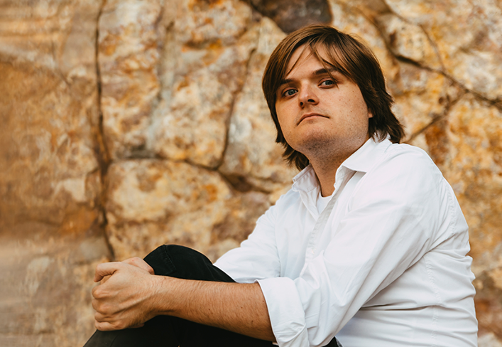 El actor Quim Llisorgas con síndrome de Joubert consigue el título de la ESO tras 14 años de lucha