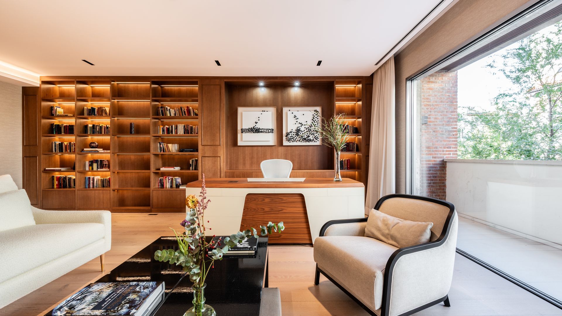 El amplio despacho del piso en venta