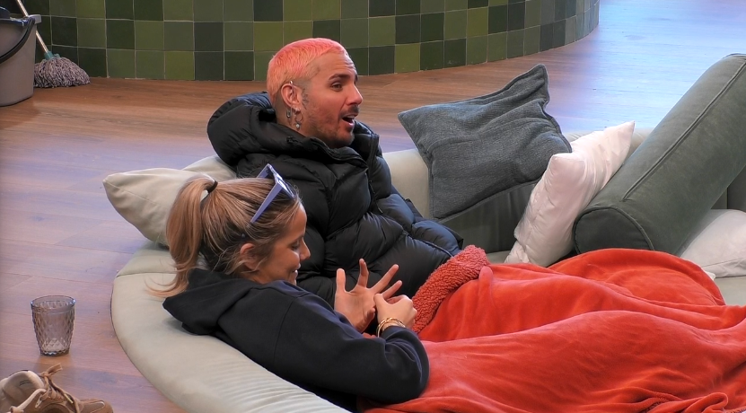 El imperdible en la oreja