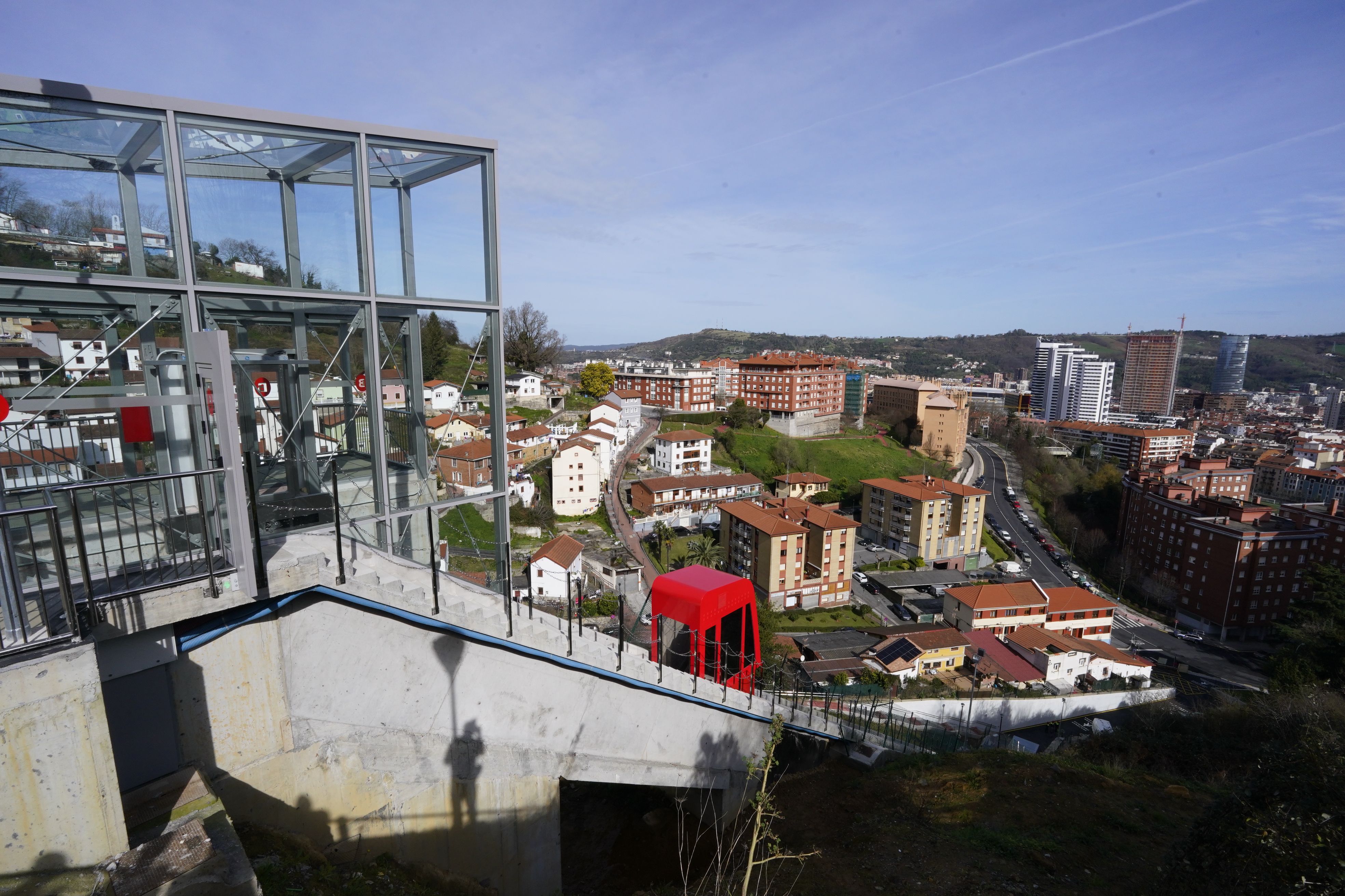 El nuevo funicular se estrena tras más de dos años de obras