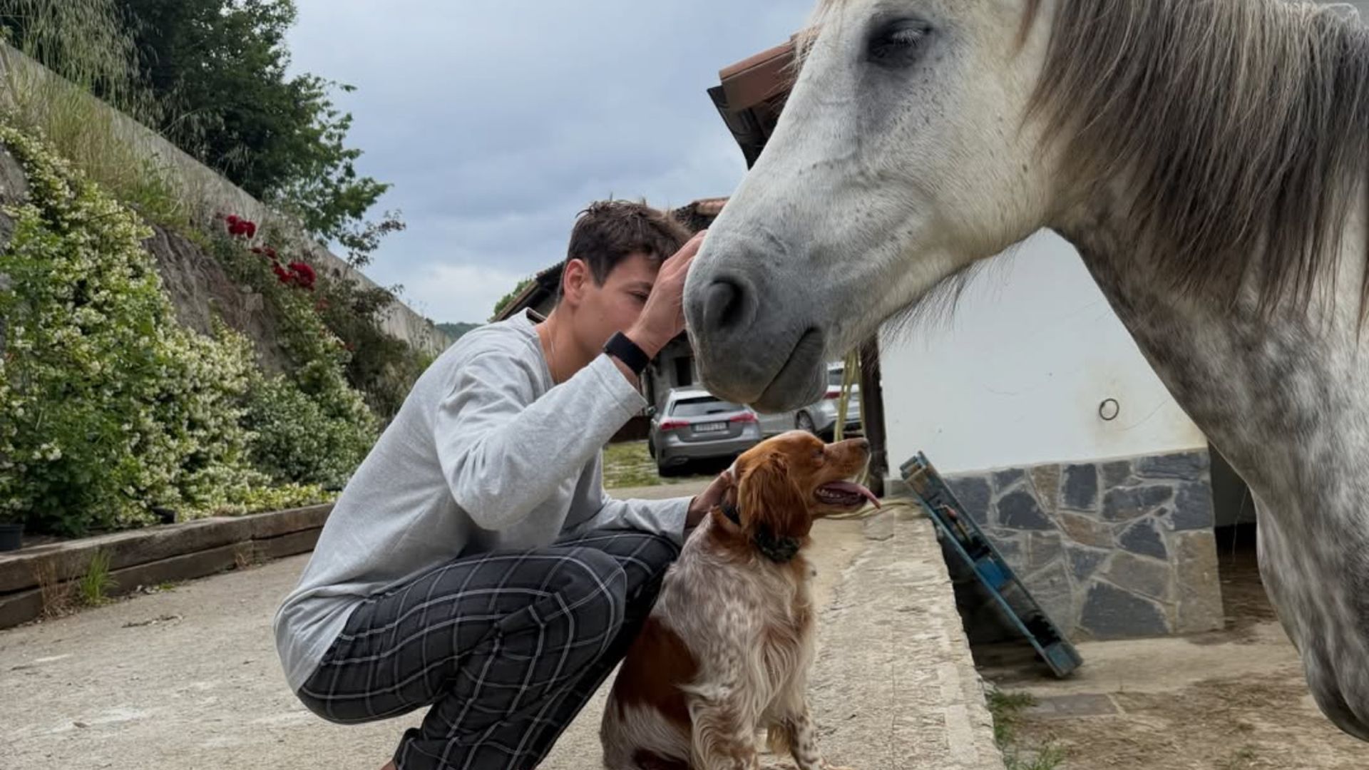 Oriol Cardona, en su casa de Bañolas