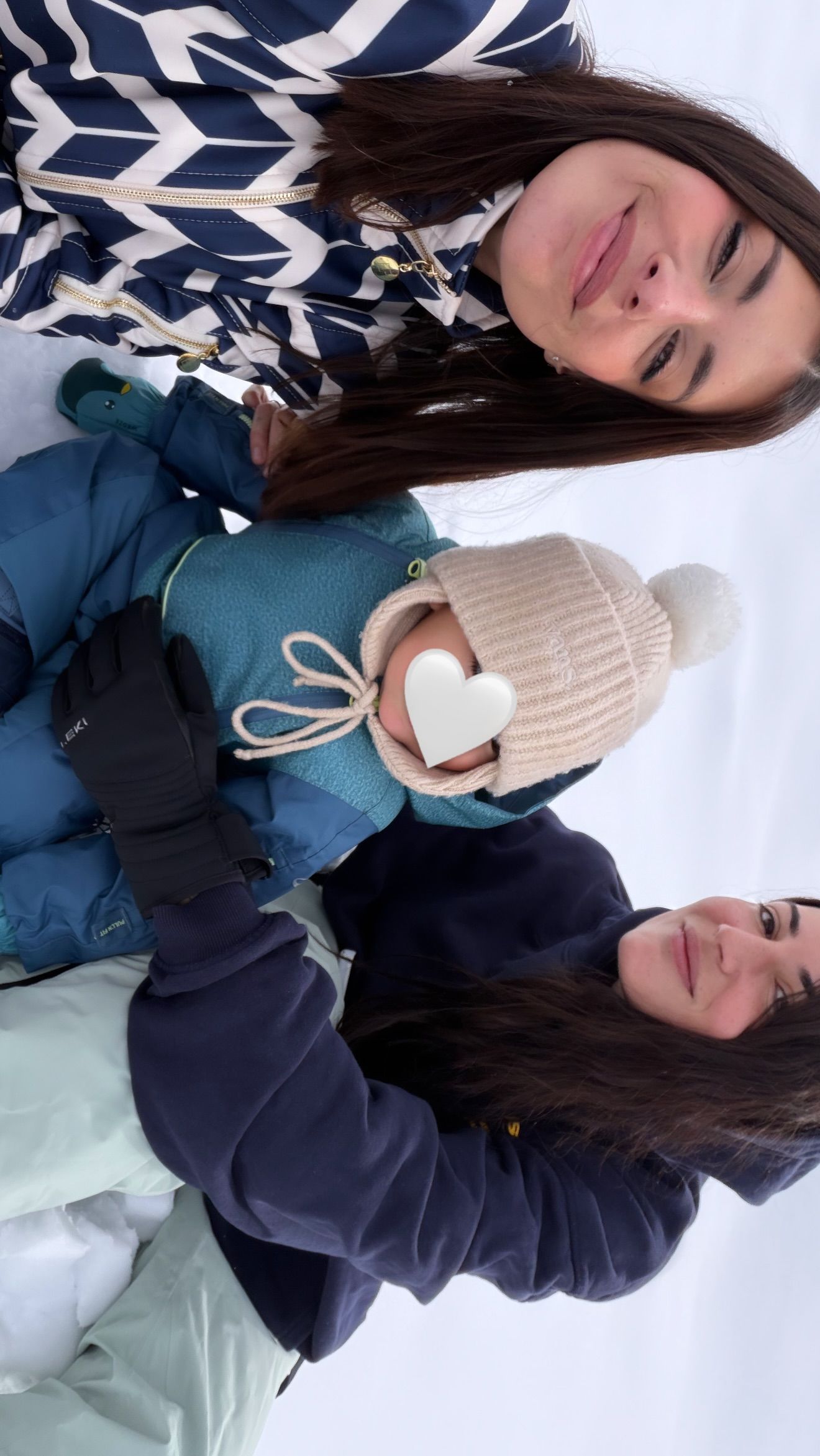 Alba Paul con su mujer Dulceida y su hija